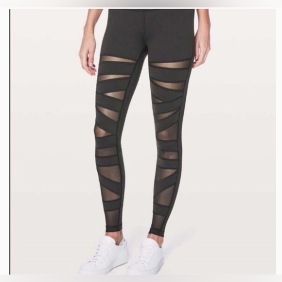 Lululemon Black Wunder Under Mesh Front Criss Cross Leggings Size 4 - Picture 4 of 4